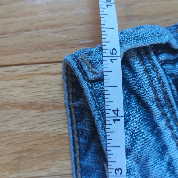 Silver Jeans Co "Twisted" Distressed Jeans - Picture 8 of 11